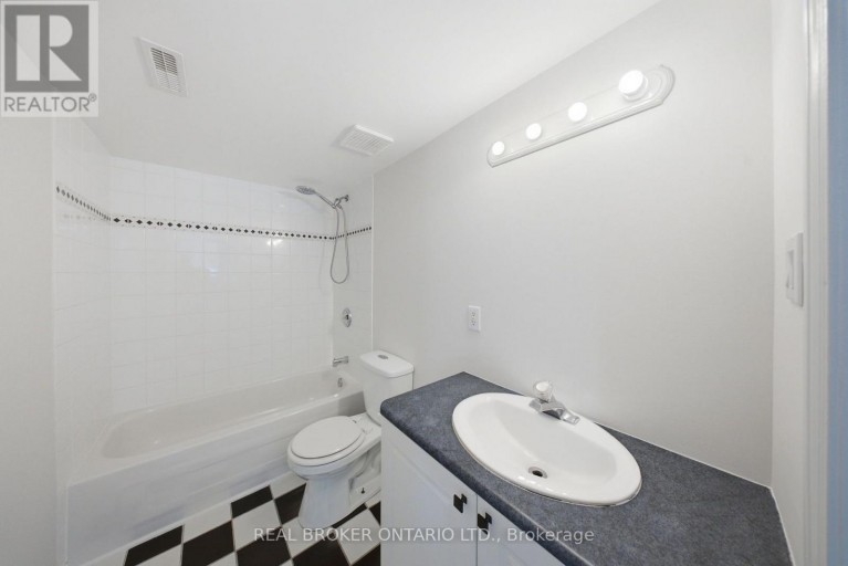 5 JOHN HARVEY STREET, Uxbridge, Ontario, L9P1C3