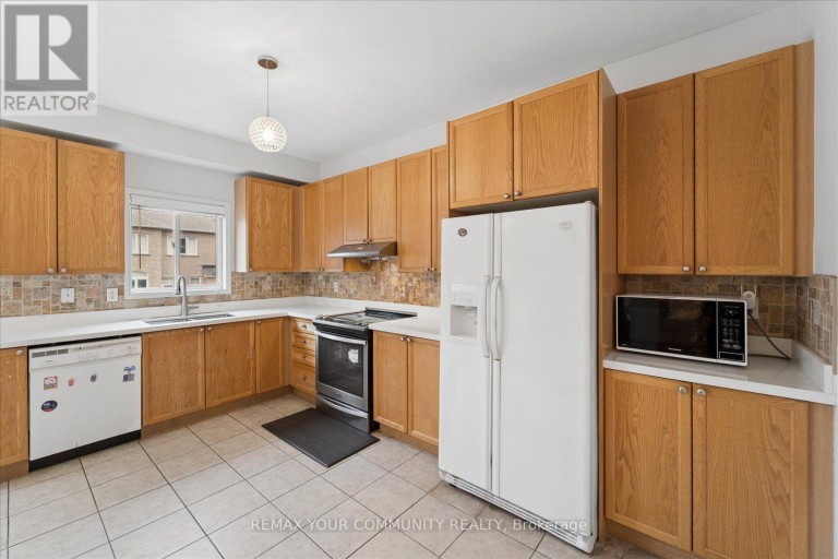 44 ANTIQUE DRIVE, Richmond Hill (Oak Ridges Lake Wilcox), Ontario, L4E3X5
