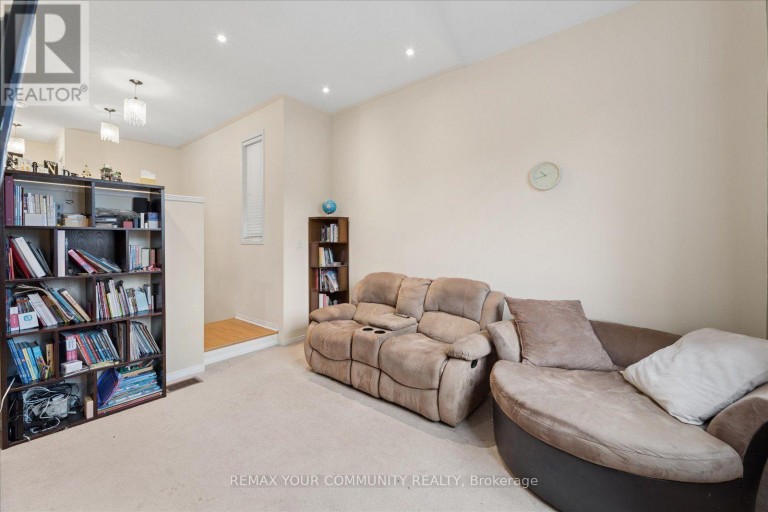 44 ANTIQUE DRIVE, Richmond Hill (Oak Ridges Lake Wilcox), Ontario, L4E3X5