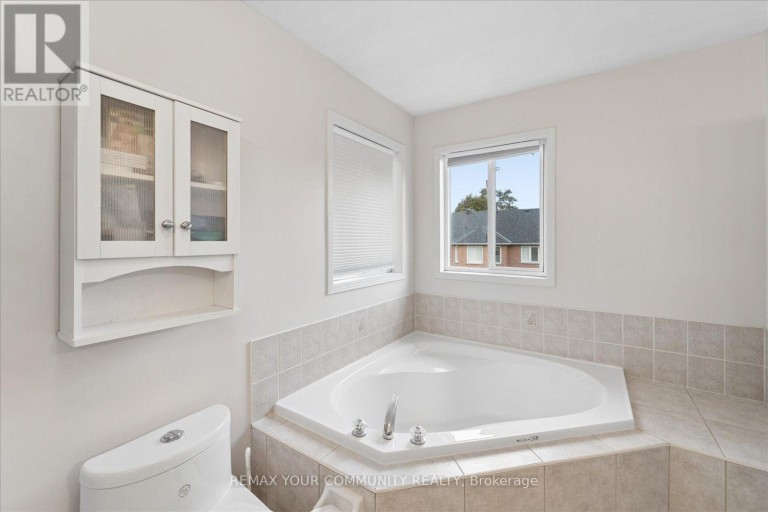 44 ANTIQUE DRIVE, Richmond Hill (Oak Ridges Lake Wilcox), Ontario, L4E3X5