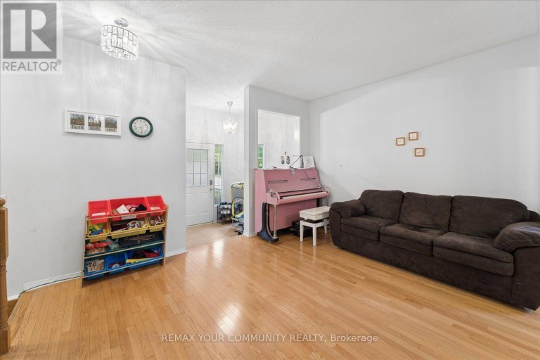 44 ANTIQUE DRIVE, Richmond Hill (Oak Ridges Lake Wilcox), Ontario, L4E3X5