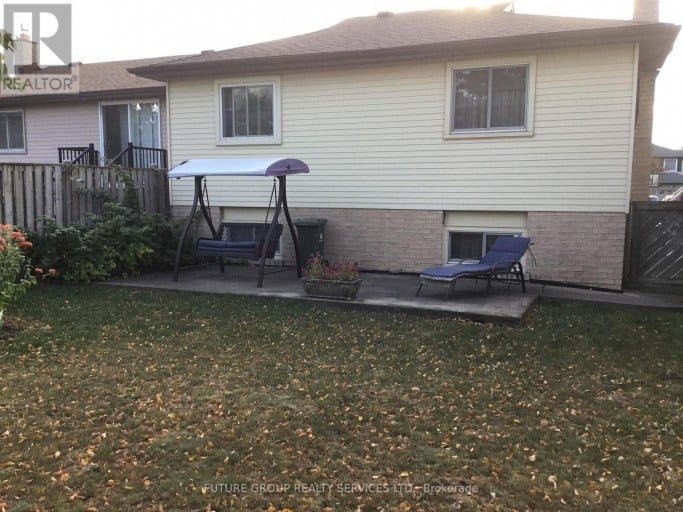 40 LYTON CRESCENT, Hamilton (Stoney Creek Mountain), Ontario, L8J2C9