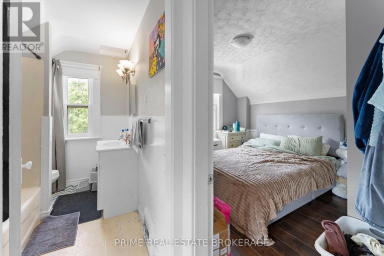 1032 TRAFALGAR STREET, London East (East M), Ontario, N5Z1G4