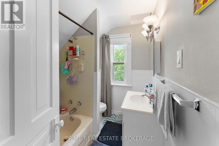 1032 TRAFALGAR STREET, London East (East M), Ontario, N5Z1G4