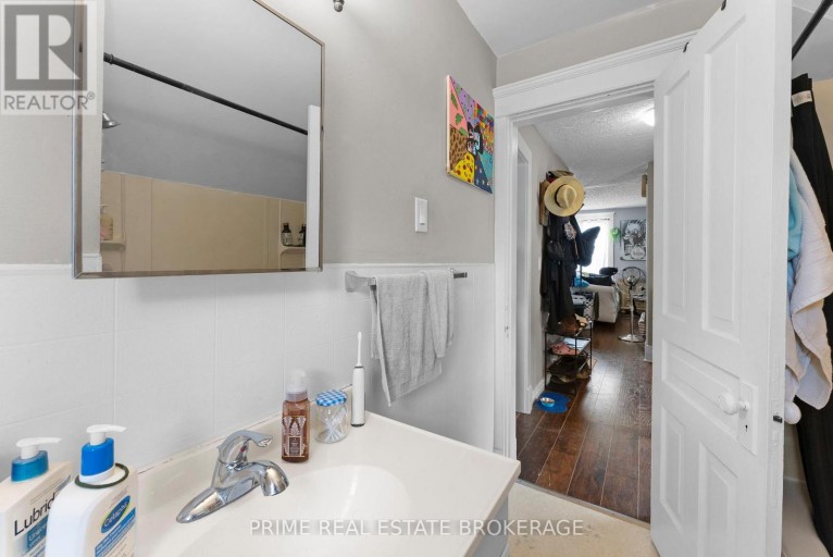 1032 TRAFALGAR STREET, London East (East M), Ontario, N5Z1G4