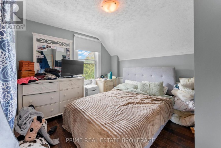 1032 TRAFALGAR STREET, London East (East M), Ontario, N5Z1G4