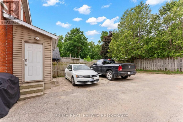 1032 TRAFALGAR STREET, London East (East M), Ontario, N5Z1G4