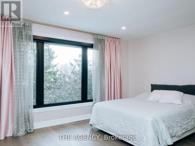 7 SHADY OAKS CRESCENT, Toronto (Bridle Path-Sunnybrook-York Mills), Ontario, M3C2L4