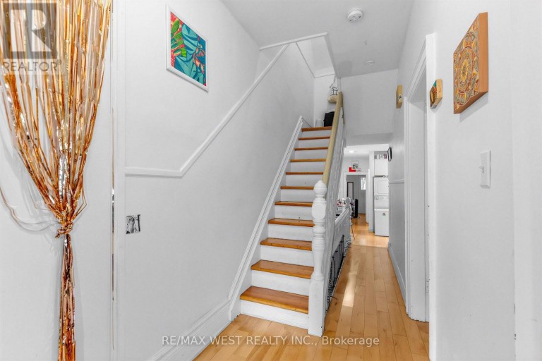 284 LISGAR STREET, Toronto (Little Portugal), Ontario, M6J3G9