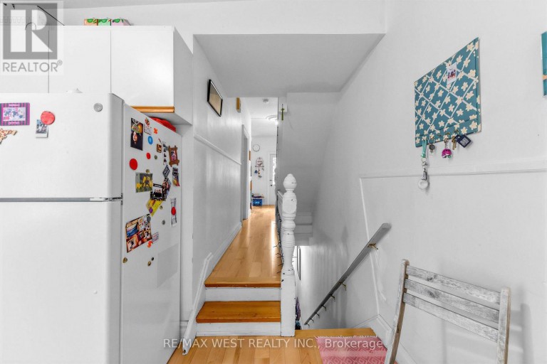 284 LISGAR STREET, Toronto (Little Portugal), Ontario, M6J3G9