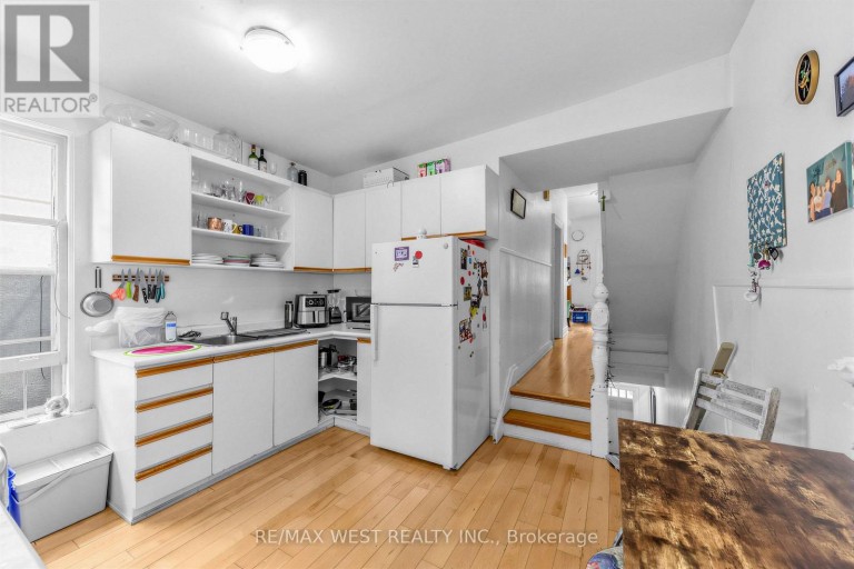 284 LISGAR STREET, Toronto (Little Portugal), Ontario, M6J3G9
