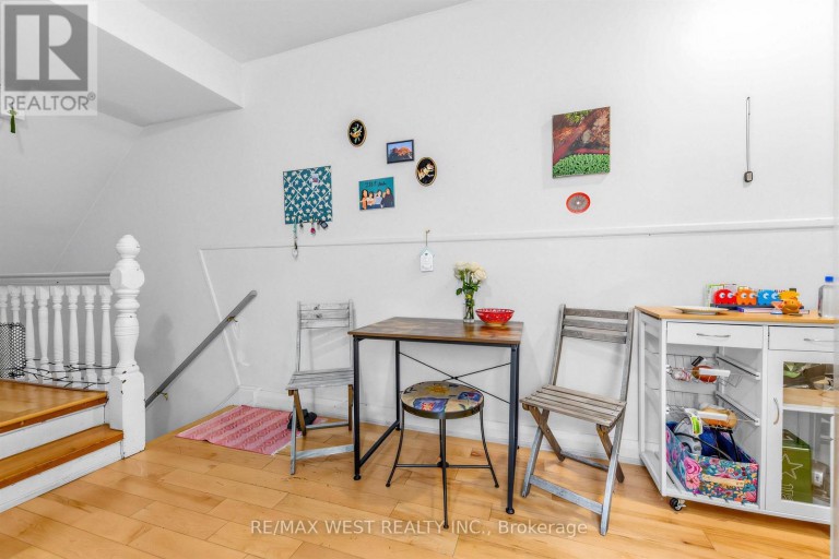 284 LISGAR STREET, Toronto (Little Portugal), Ontario, M6J3G9