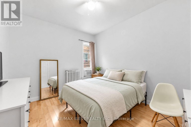 284 LISGAR STREET, Toronto (Little Portugal), Ontario, M6J3G9