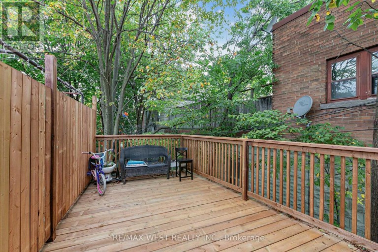 284 LISGAR STREET, Toronto (Little Portugal), Ontario, M6J3G9