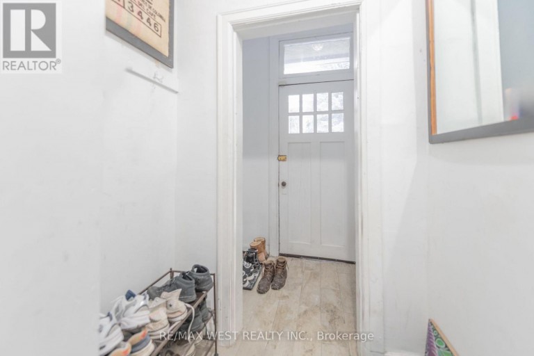 284 LISGAR STREET, Toronto (Little Portugal), Ontario, M6J3G9