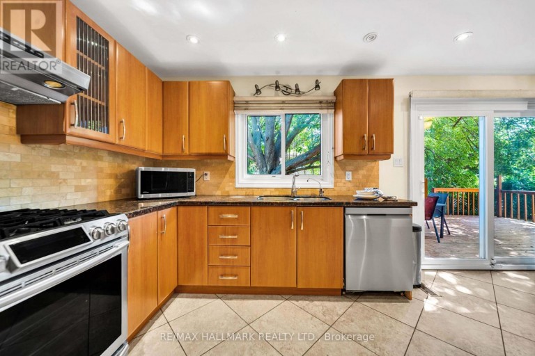 17 TWIN CIRCLE COURT, Toronto (Westminster-Branson), Ontario, M2R3L3