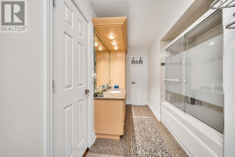 17 TWIN CIRCLE COURT, Toronto (Westminster-Branson), Ontario, M2R3L3