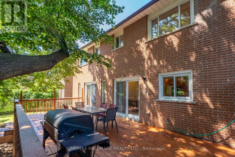 17 TWIN CIRCLE COURT, Toronto (Westminster-Branson), Ontario, M2R3L3