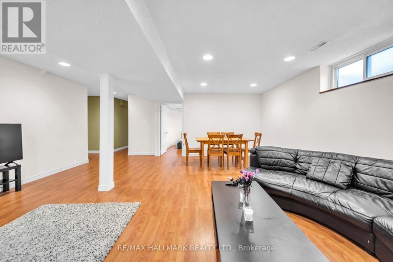 17 TWIN CIRCLE COURT, Toronto (Westminster-Branson), Ontario, M2R3L3