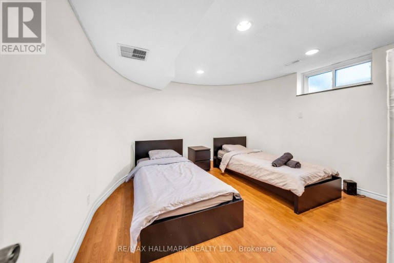 17 TWIN CIRCLE COURT, Toronto (Westminster-Branson), Ontario, M2R3L3