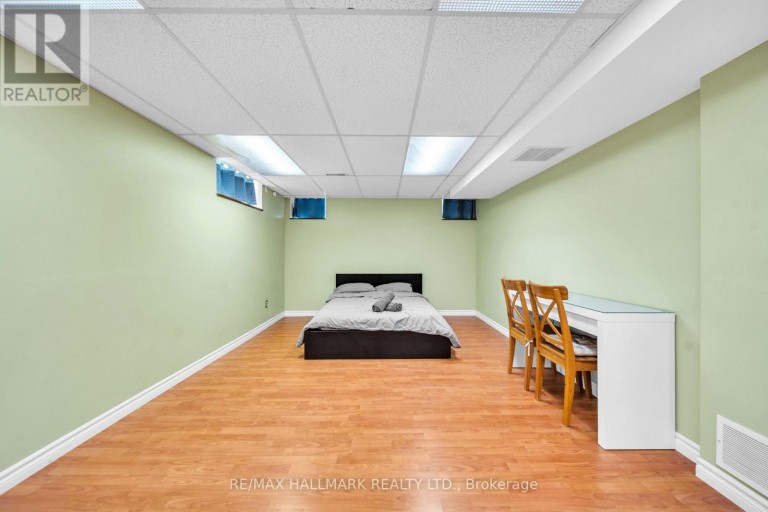17 TWIN CIRCLE COURT, Toronto (Westminster-Branson), Ontario, M2R3L3