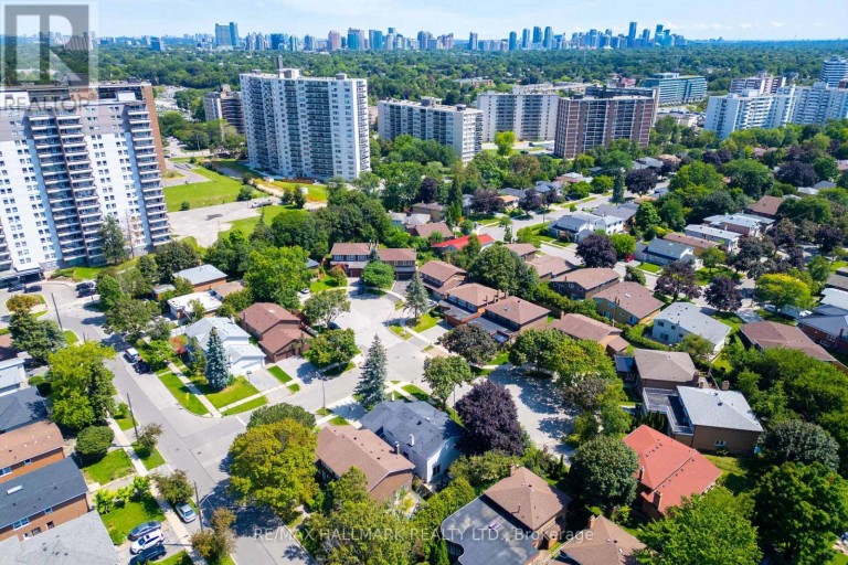 17 TWIN CIRCLE COURT, Toronto (Westminster-Branson), Ontario, M2R3L3