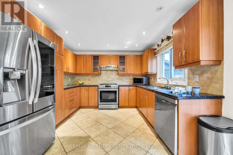 17 TWIN CIRCLE COURT, Toronto (Westminster-Branson), Ontario, M2R3L3
