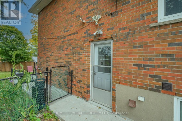 54 SUNDERLAND CRESCENT, Toronto (Woburn), Ontario, M1H2V3