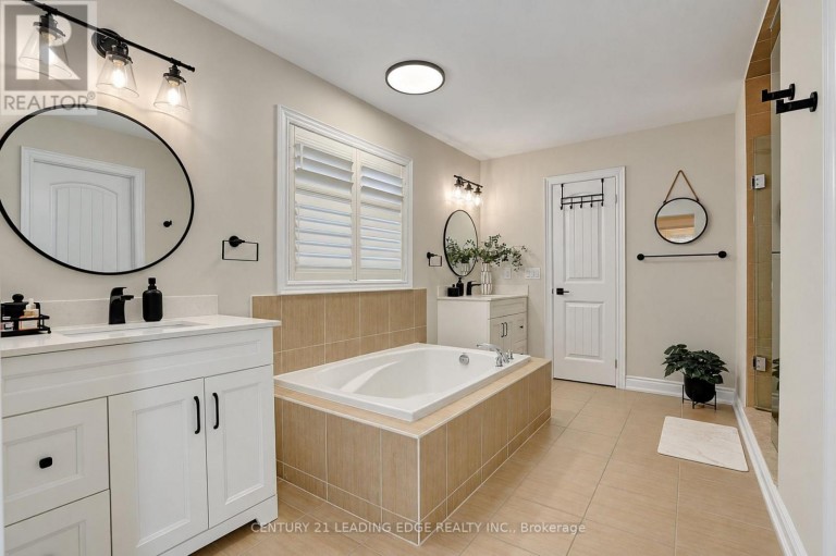 18 PHEASANT DRIVE, Richmond Hill (Oak Ridges), Ontario, L4E0T5