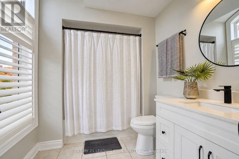 18 PHEASANT DRIVE, Richmond Hill (Oak Ridges), Ontario, L4E0T5