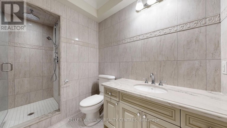 33 MAPLE GROVE AVENUE, Richmond Hill (Oak Ridges), Ontario, L4E2V1