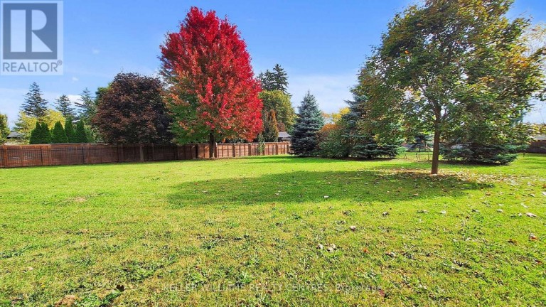 33 MAPLE GROVE AVENUE, Richmond Hill (Oak Ridges), Ontario, L4E2V1