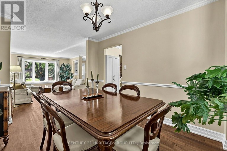 214 LANCASTER AVENUE, Newmarket (Bristol-London), Ontario, L3Y5X2