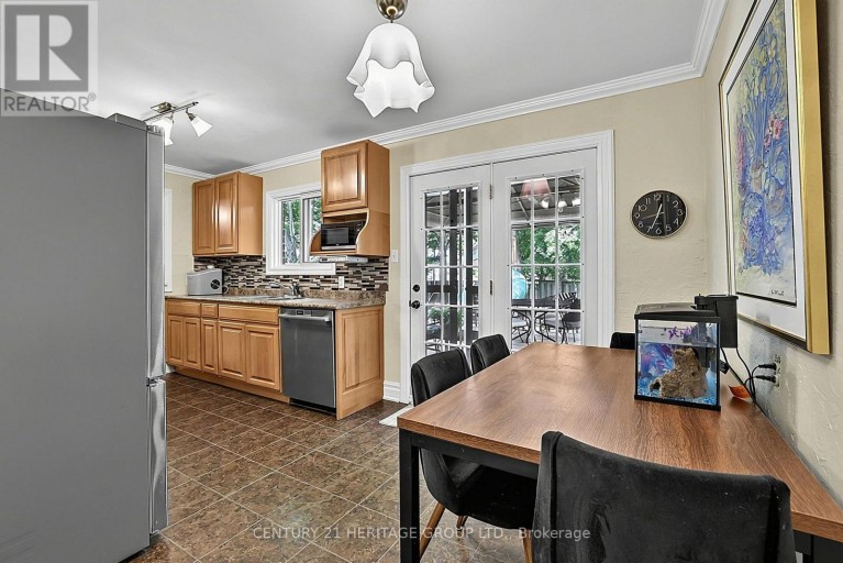 214 LANCASTER AVENUE, Newmarket (Bristol-London), Ontario, L3Y5X2