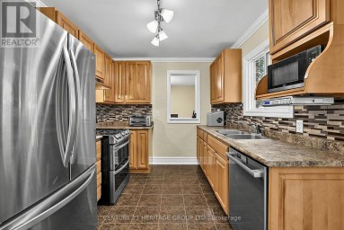 214 LANCASTER AVENUE Newmarket (Bristol-London) Ontario photo 13