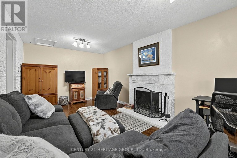 214 LANCASTER AVENUE, Newmarket (Bristol-London), Ontario, L3Y5X2