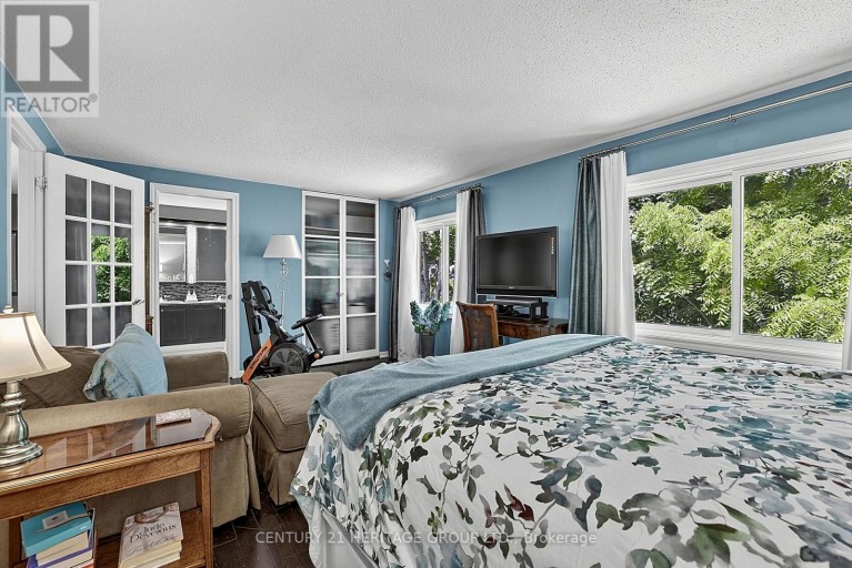 214 LANCASTER AVENUE, Newmarket (Bristol-London), Ontario, L3Y5X2