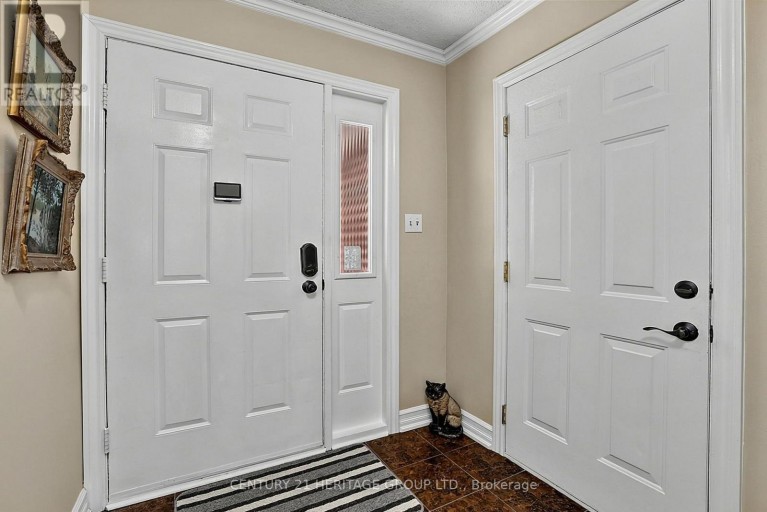 214 LANCASTER AVENUE, Newmarket (Bristol-London), Ontario, L3Y5X2