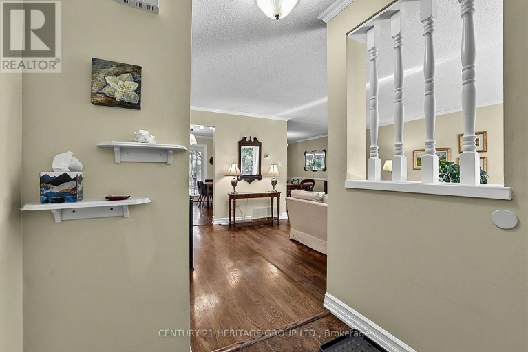 214 LANCASTER AVENUE, Newmarket (Bristol-London), Ontario, L3Y5X2