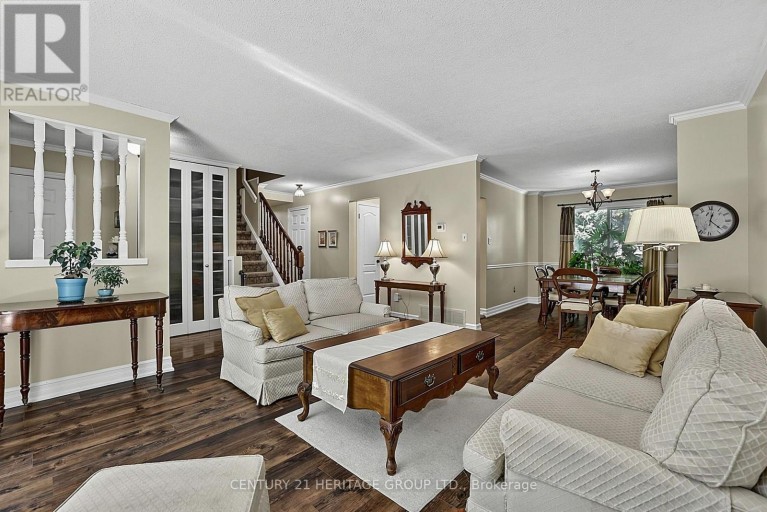 214 LANCASTER AVENUE, Newmarket (Bristol-London), Ontario, L3Y5X2