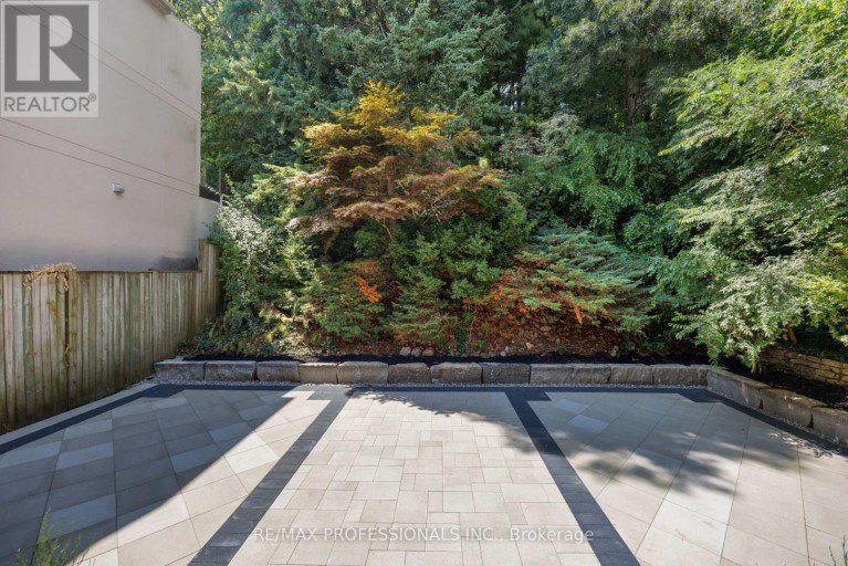 30 DACRE CRESCENT, Toronto (High Park-Swansea), Ontario, M6S2W1
