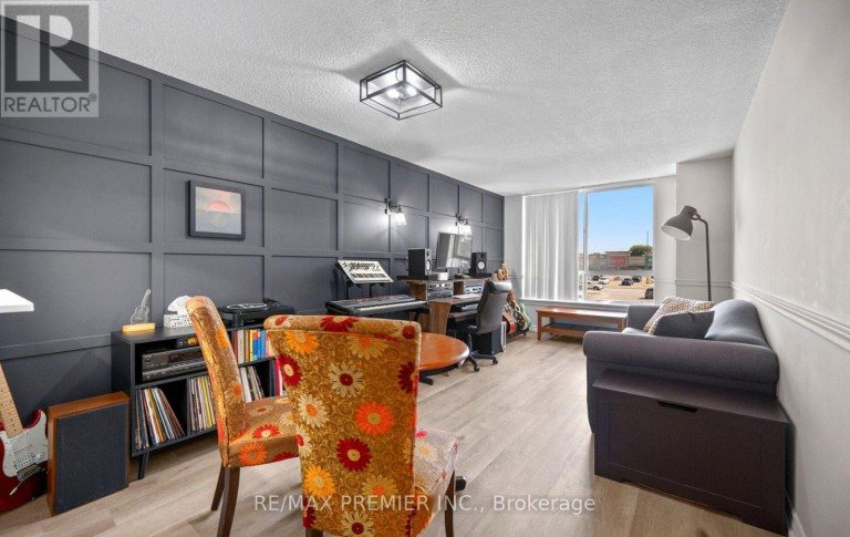 209 - 2470 EGLINTON AVENUE W, Toronto (Beechborough-Greenbrook), Ontario, M6M5E7