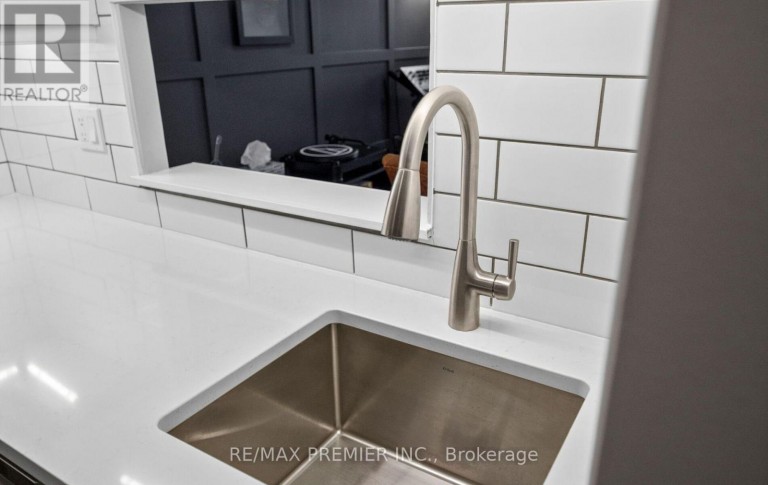 209 - 2470 EGLINTON AVENUE W, Toronto (Beechborough-Greenbrook), Ontario, M6M5E7