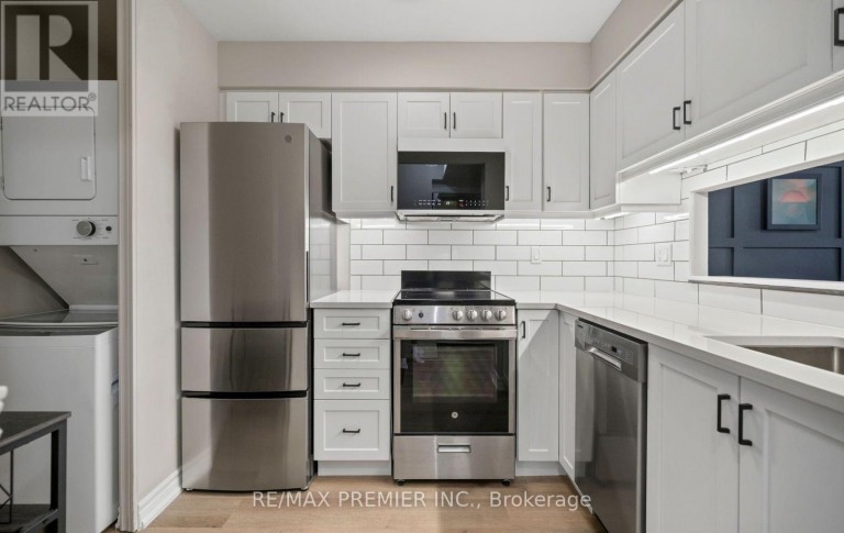 209 - 2470 EGLINTON AVENUE W, Toronto (Beechborough-Greenbrook), Ontario, M6M5E7