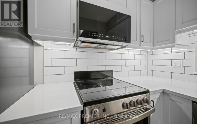 209 - 2470 EGLINTON AVENUE W, Toronto (Beechborough-Greenbrook), Ontario, M6M5E7