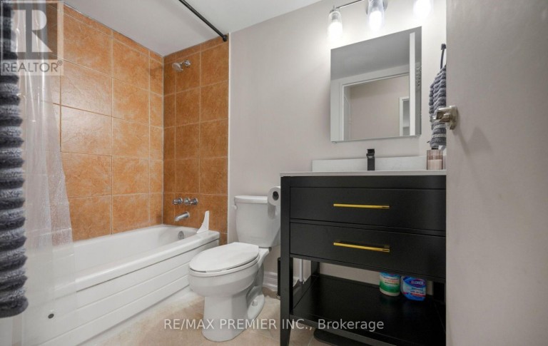 209 - 2470 EGLINTON AVENUE W, Toronto (Beechborough-Greenbrook), Ontario, M6M5E7