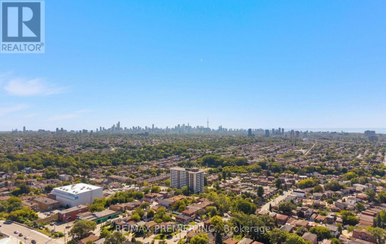 209 - 2470 EGLINTON AVENUE W, Toronto (Beechborough-Greenbrook), Ontario, M6M5E7