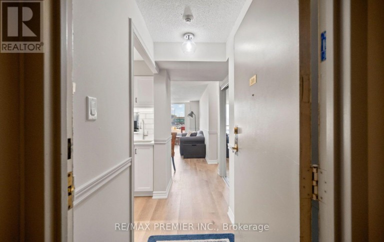 209 - 2470 EGLINTON AVENUE W, Toronto (Beechborough-Greenbrook), Ontario, M6M5E7