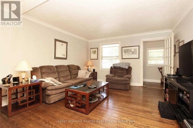 64 GRENFELL STREET, Oshawa (Vanier), Ontario, L1J4W2
