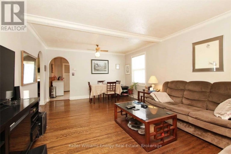 64 GRENFELL STREET, Oshawa (Vanier), Ontario, L1J4W2